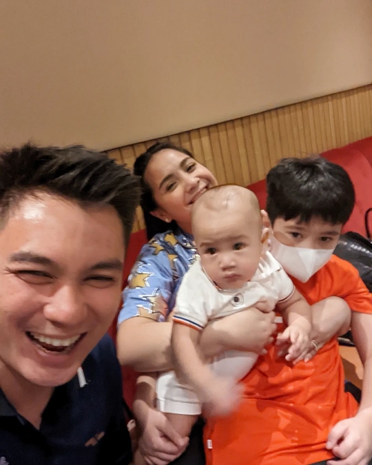 Deretan Momen Kiano Anak Baim Wong saat Bertemu Rayyanza, Cium Pipi Bak Adik Sendiri