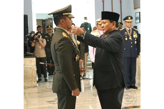 Prabowo Langsung Dapat 4 Tanda Kehormatan, Disematkan Panglima TNI dan 3 Kepala Staf