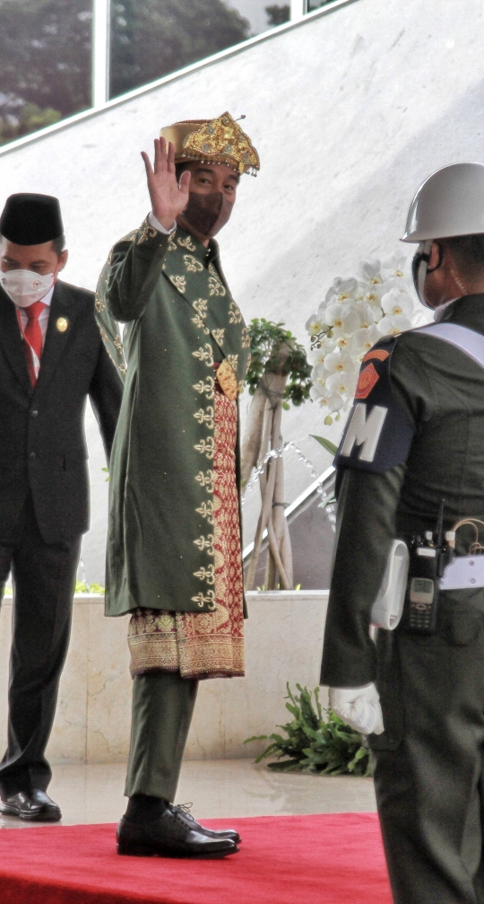 Gaya Presiden Jokowi Berbaju Adat Bangka Belitung di Sidang Tahunan MPR