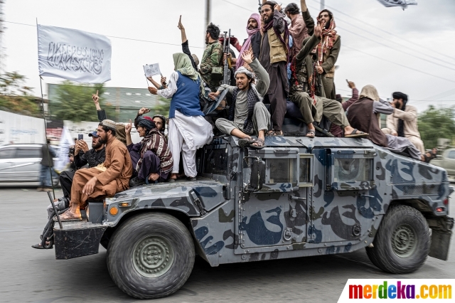 Foto : Tentara Taliban Konvoi Rayakan Satu Tahun Kuasai Afghanistan ...