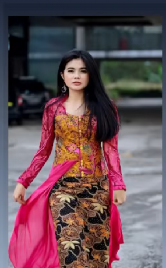 Jarang Tersorot, Intip Pesona Karina Ranau Istri Epy Kusnandar