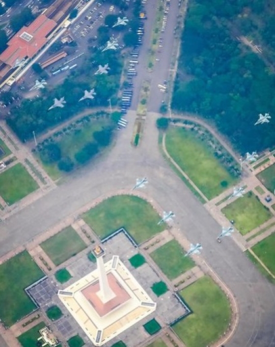 Keren! Foto Gladi Terbang Formasi 77 Jepretan Perwira AU dari Pesawat F-16