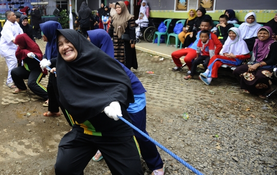 Semangat Santri Tunanetra Ikut Lomba 17 Agustus