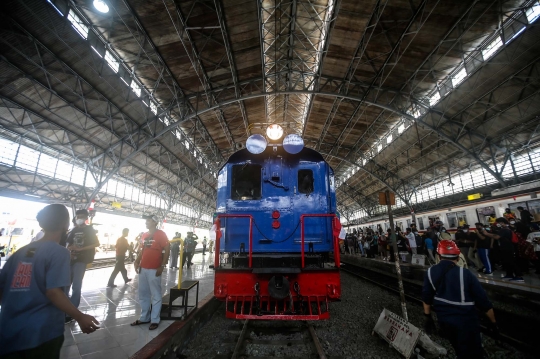 Melihat Antiknya Lokomotif Listrik Pertama dan Kereta Bersejarah di HUT ke-77 RI