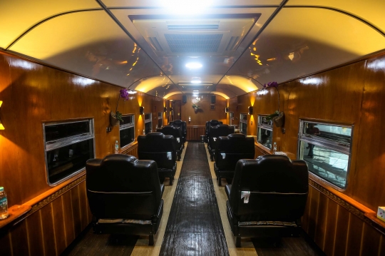Melihat Antiknya Lokomotif Listrik Pertama dan Kereta Bersejarah di HUT ke-77 RI