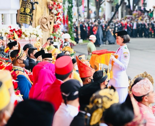 I Dewa Ayu, Sosok Cantik Pembawa Baki Bendera Pusaka di Istana Merdeka