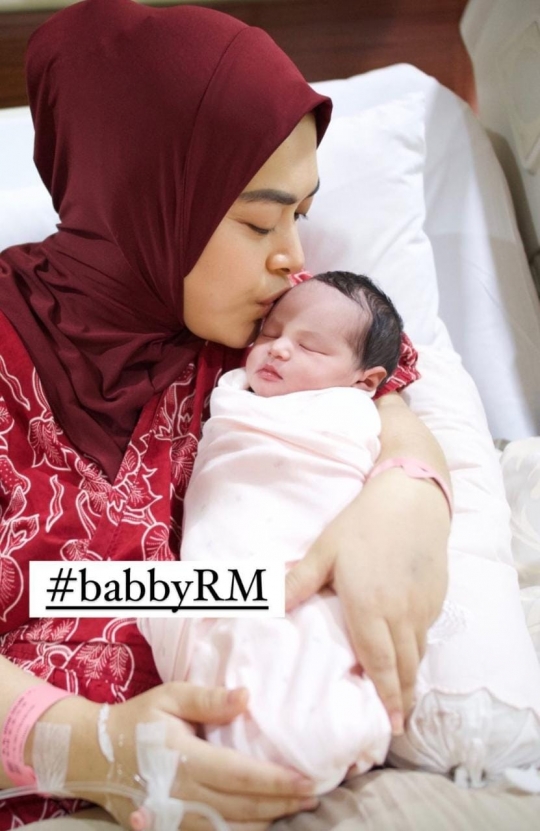 Aisyahrani Adik Syahrini Melahirkan Anak ke-3 di HUT RI, Bayinya Cantik Banget