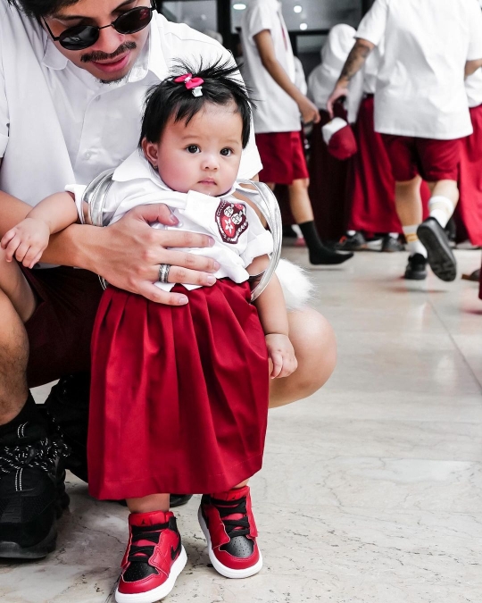 Cute! 10 Potret Ameena Anak Atta dan Aurel Pakai Seragam SD, Ekspresinya Gemes Banget