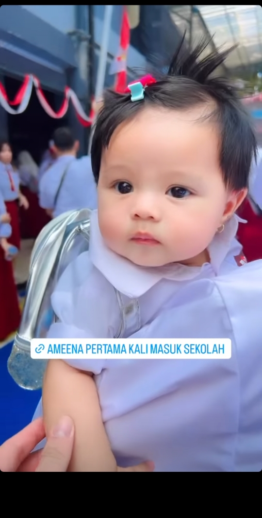 Cute! 10 Potret Ameena Anak Atta dan Aurel Pakai Seragam SD, Ekspresinya Gemes Banget