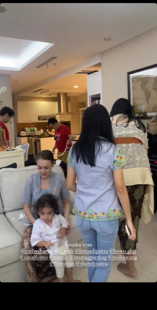 Potret Cantik Rianti Cartwright Kenakan Kebaya, Penampilannya Mencuri Perhatian