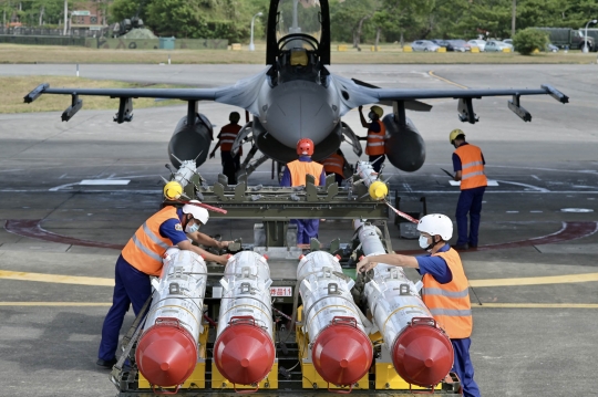 Siaga Lawan China, Taiwan Lengkapi Jet F-16 Viper dengan Rudal Mematikan