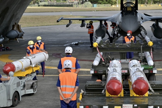 Siaga Lawan China, Taiwan Lengkapi Jet F-16 Viper dengan Rudal Mematikan