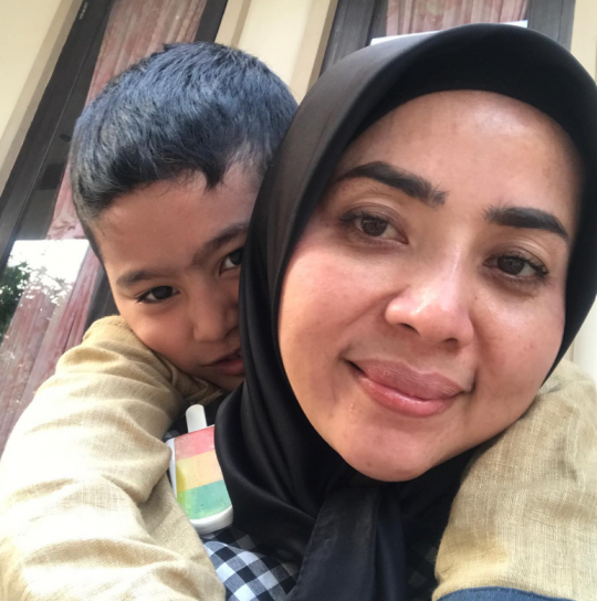 Jarang Tersorot, Ini Potret Ganteng Falhan Putra Muzdalifah Mirip Nassar