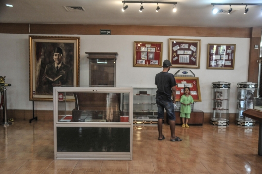 Melihat Koleksi Pribadi Bung Karno di Perpustakaan Proklamator Blitar
