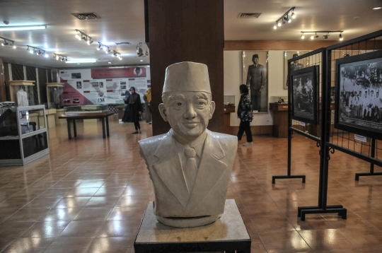 Melihat Koleksi Pribadi Bung Karno di Perpustakaan Proklamator Blitar