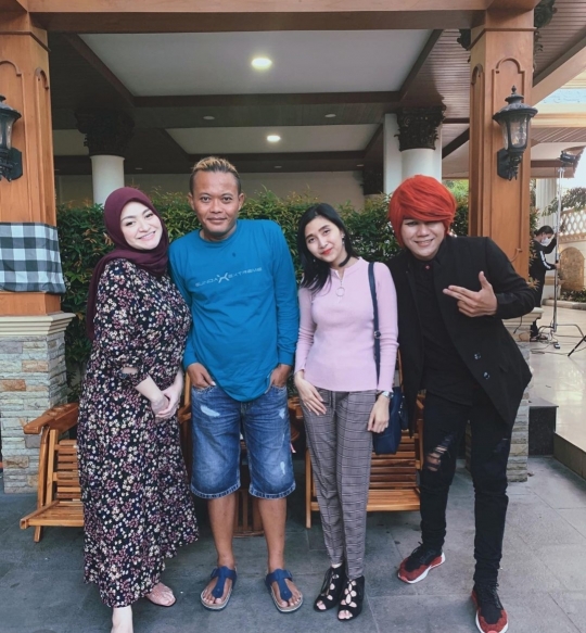 5 Potret Pesulap Merah Bareng Istri, Curi Perhatian