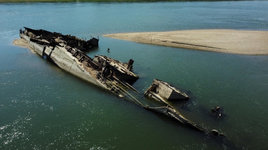 Penampakan Kapal Jerman era Perang Dunia II Bermunculan di Sungai Mengering Serbia