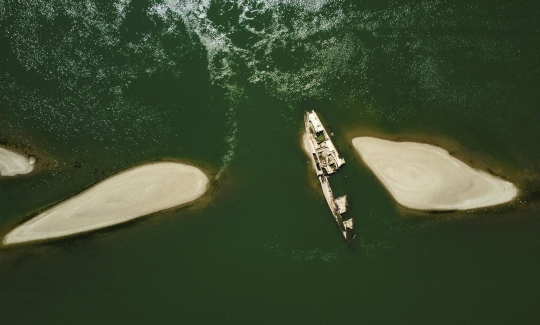 Penampakan Kapal Jerman era Perang Dunia II Bermunculan di Sungai Mengering Serbia