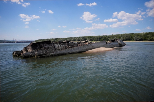 Penampakan Kapal Jerman era Perang Dunia II Bermunculan di Sungai Mengering Serbia