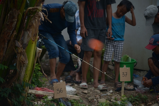 Keseruan Warga Ikuti Lomba Memancing HUT Kemerdekaan RI