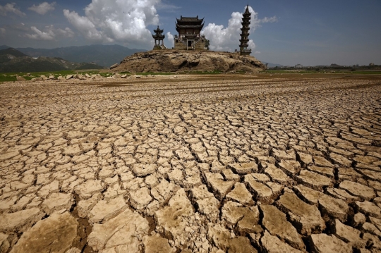 Danau Air Tawar Terbesar di China Mengering Akibat Suhu Tinggi