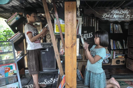 Tingkatkan Minat Baca Sejak Dini Lewat Bale Buku Meleduk 75