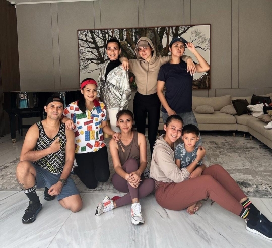 Penampilan Olla Ramlan Tanpa Hijab Saat Olahraga Bareng Teman Artis Jadi Sorotan