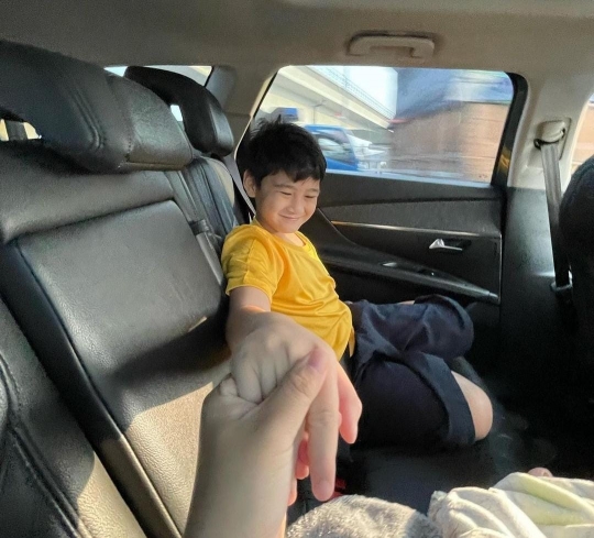 Rafathar Senyum Semringah Dalam Mobil Jadi Sorotan, Netizen 'Siwon Choi Versi Mini'