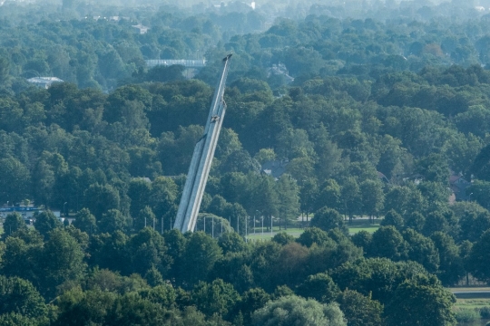 Latvia Bongkar Monumen Perjuangan Soviet di Riga