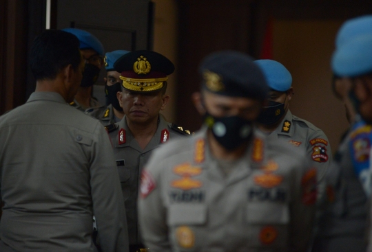 Ekspresi Lesu Ferdy Sambo Saat Keluar dari Ruang Sidang Kode Etik