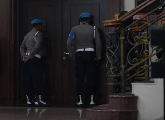 Ekspresi Lesu Ferdy Sambo Saat Keluar dari Ruang Sidang Kode Etik