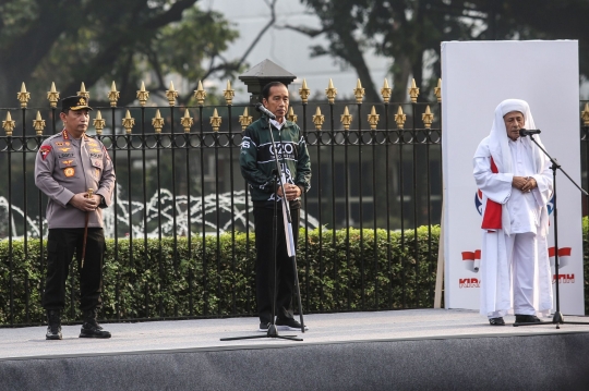 Diapit Kapolri Sigit dan Habib Luthfi, Jokowi Buka Kirab Merah Putih di Istana