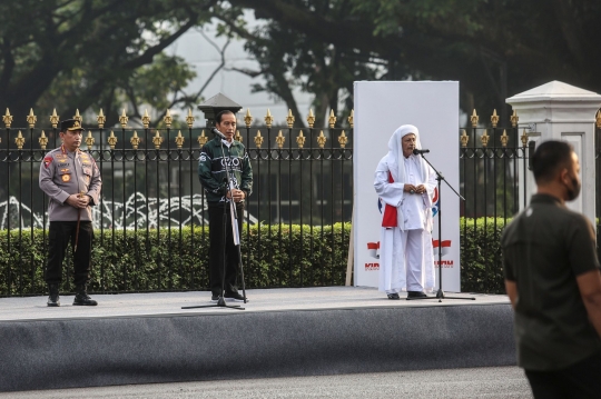 Diapit Kapolri Sigit dan Habib Luthfi, Jokowi Buka Kirab Merah Putih di Istana