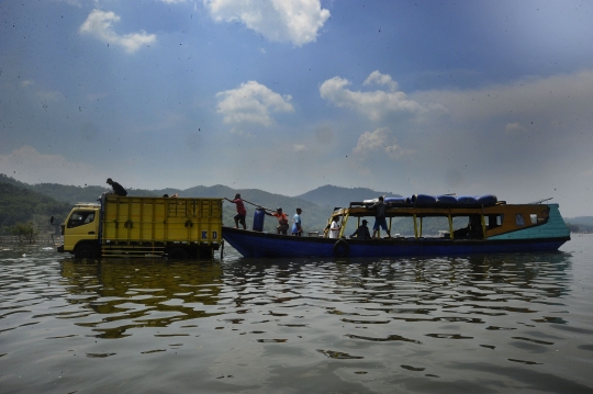 Jerit Petani Ikan di Waduk Cirata Cianjur karena Kenaikan Harga Pakan