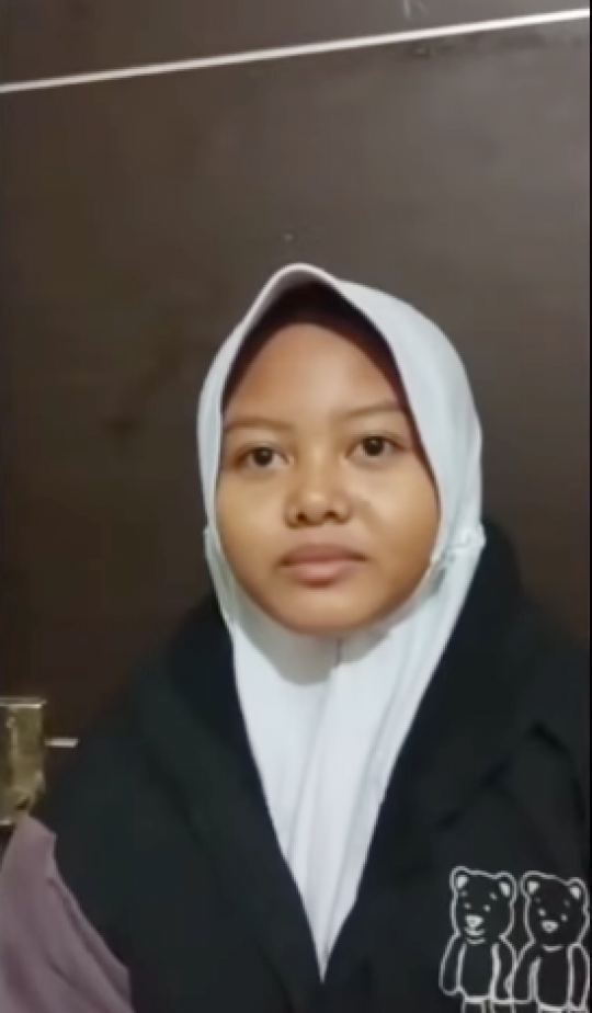 Mengenal Anggun Fitriani, Siswi Putri Pedagang yang Jago 4 Bahasa Asing