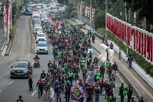 Geruduk DPR, Driver Ojol Tuntut Revisi Potongan Aplikator dan Tolak Kenaikan BBM