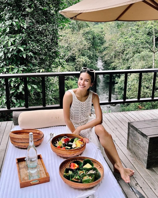 Momen Mesra Pipi Maudy Ayunda 'Dicolek' Jesse Choi saat Liburan di Bali, Bikin Baper