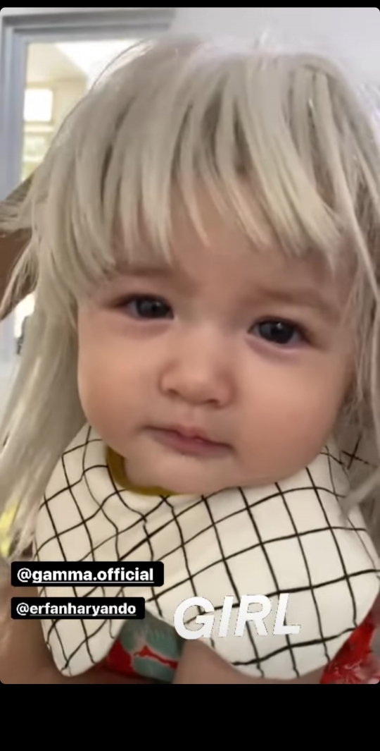 5 Ekspresi Baby Djiwa yang Cute Abis Pakai Wig, Nadine Dibuat Sampai Tertawa