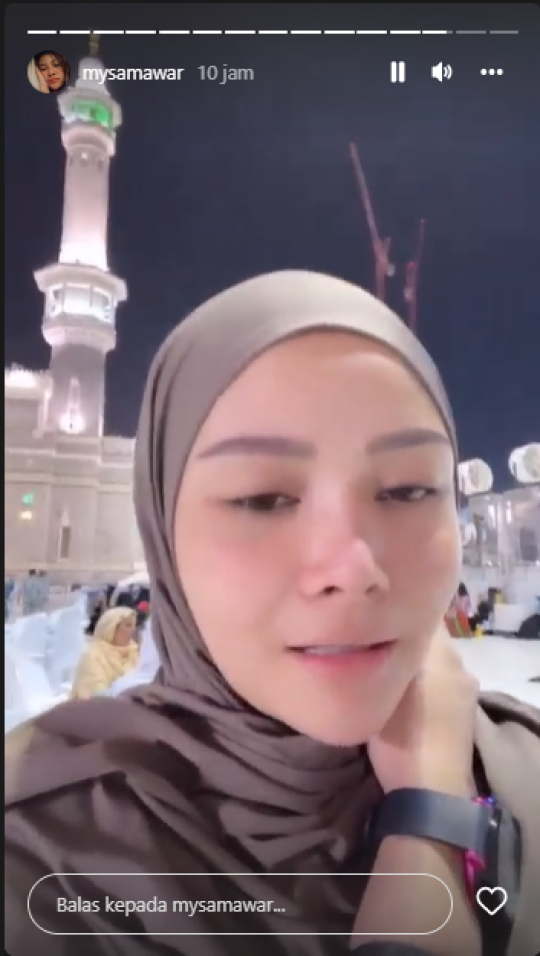 5 Potret Mawar AFI saat Umrah, Makin Anggun dengan Balutan Hijab