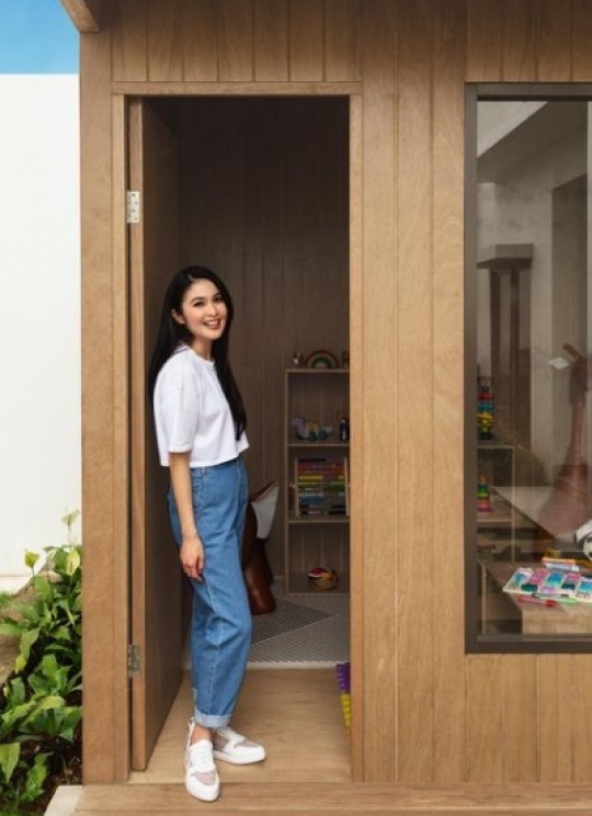 Berat Badan Bertambah saat Liburan, Intip Potret Terbaru Sandra Dewi