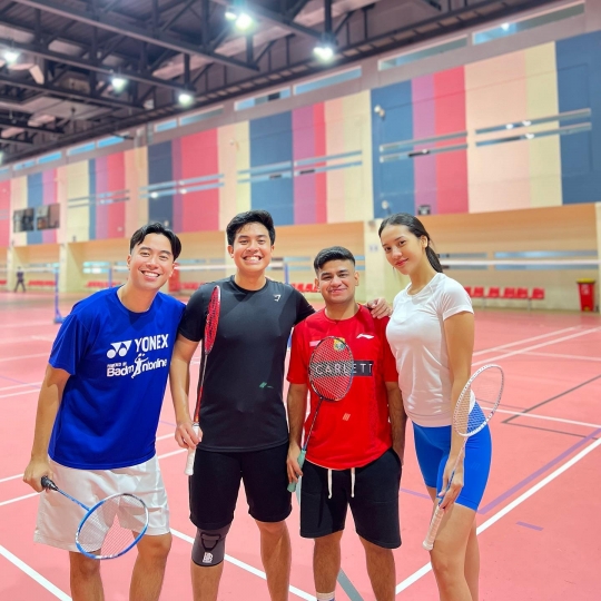 Foto Keseruan Vidi Aldiano, Jerome Polin, Fadil Jaidi & Anya Geraldine Main Badminton