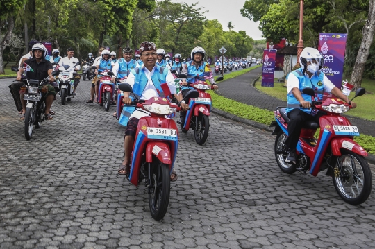 Menteri ESDM Pimpin Parade Konversi Sepeda Motor BBM ke Listrik di Bali