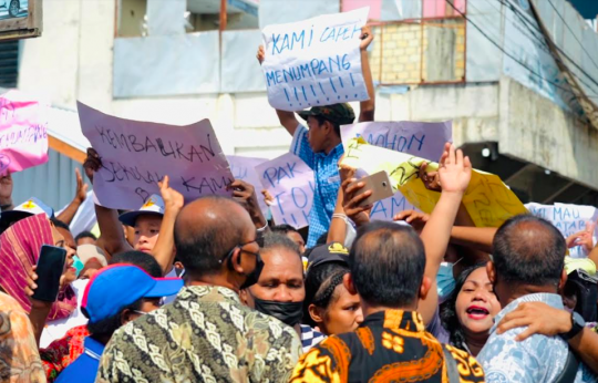 Gaya Sederhana Jokowi, Lihat Demo saat Kunker Langsung Turun Cari Solusi
