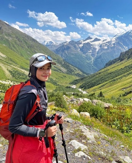 Potret Cantik Remaja 16 Tahun yang Sudah Taklukkan 77 Gunung di Dalam dan Luar Negeri