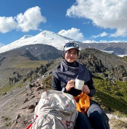 Potret Cantik Remaja 16 Tahun yang Sudah Taklukkan 77 Gunung di Dalam dan Luar Negeri