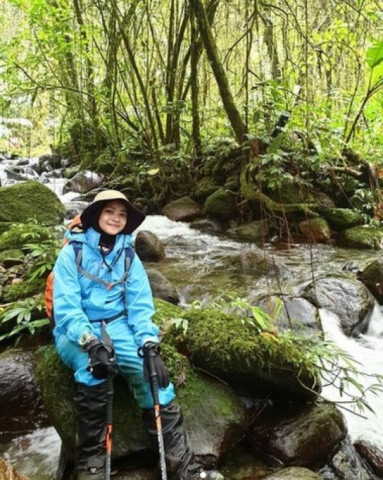 Potret Cantik Remaja 16 Tahun yang Sudah Taklukkan 77 Gunung di Dalam dan Luar Negeri