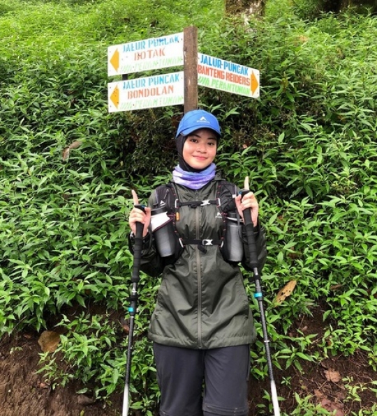 Potret Cantik Remaja 16 Tahun yang Sudah Taklukkan 77 Gunung di Dalam dan Luar Negeri