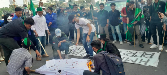 Potret Mahasiswa Demo BBM Naik, DPR Sepi dan Sunyi Aksi
