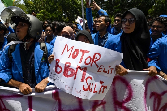 Aksi Mahasiswa Aceh Protes Kenaikan Harga BBM