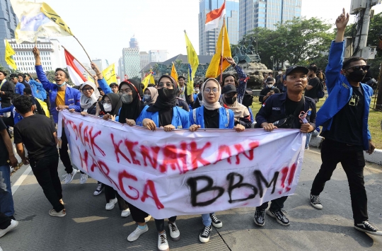 Aksi Demo Mahasiswa Tolak Kenaikan BBM di Patung Kuda Sempat Ricuh